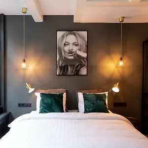 https://the-blossom-house-amsterdam-1016-nb.amsterdamhotelsnl.com